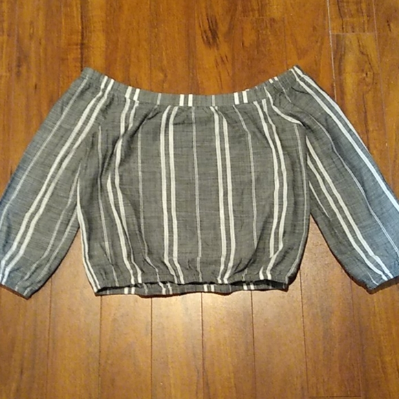 XS Off the shoulder Blouse - Picture 2 of 4
